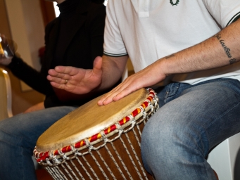 Smart Eventi ha organizzato per Mercedes-Benz un team building aziendale basato sulle percussioni e sulla musica