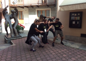 Abbiamo organizzato un incentive con attività di team building Team Me Up con caccia al tesoro a tema Supereroi per Aveda presso Courmayeur.