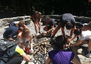 L’azienda di elettrodomestici BSH si è destreggiata egregiamente durante l’attività di orienteering proposta da Smart Eventi. L’obiettivo era quello di rafforzare le capacità di lavorare in team muovendosi tra le avversità della natura