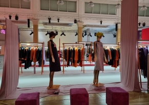 Vlasta Kopylova si è affidata a Smart Eventi per la ricerca di una location che potesse offrire uno spazio anche espositivo per la collezione fw 22/23. Una celebrazione delle dive anni 50, in un contesto storico quanto artistico, adatto ad un momento di f