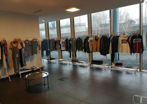 Abbiamo organizzato questo meeting con i managers di Levi's in modo da esporre la nuova collezione primavera estate 2018, con in seguito catering di rinfresco