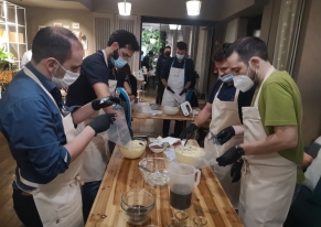 Team building per Prima Assicurazioni con attività di team cooking