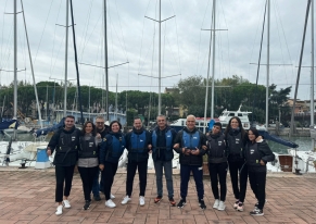 Un'esperienza di team building in barca a vela a Desenzano per creare coesione e favorire la collaborazione all'interno del team di Fresenius Medical
